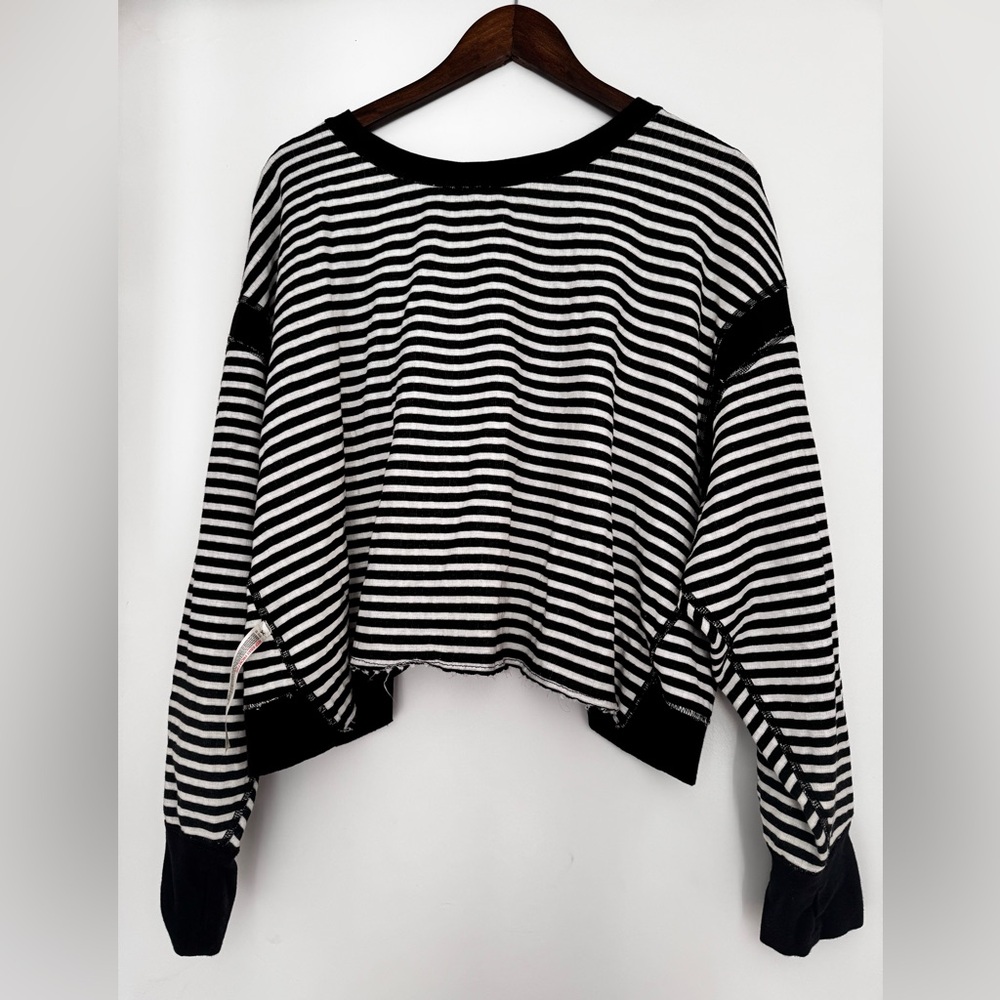Free People Movement long sleeve reversible shirt, beautiful open back ✨🖤